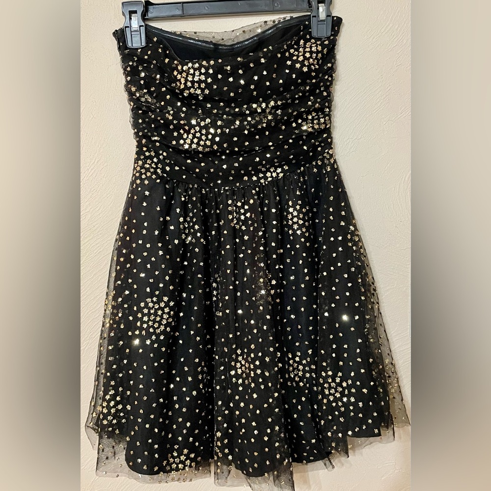 ✳️ Forever 21 Little Black Dress with Gold Sparkles ~ Size Small ~ Like New ✳️